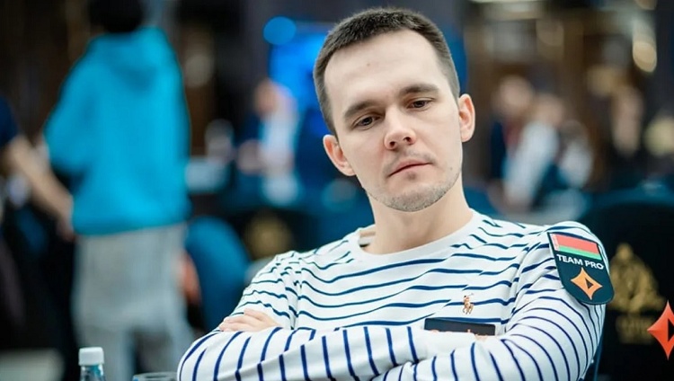 Никита Бодяковский за покерным столом